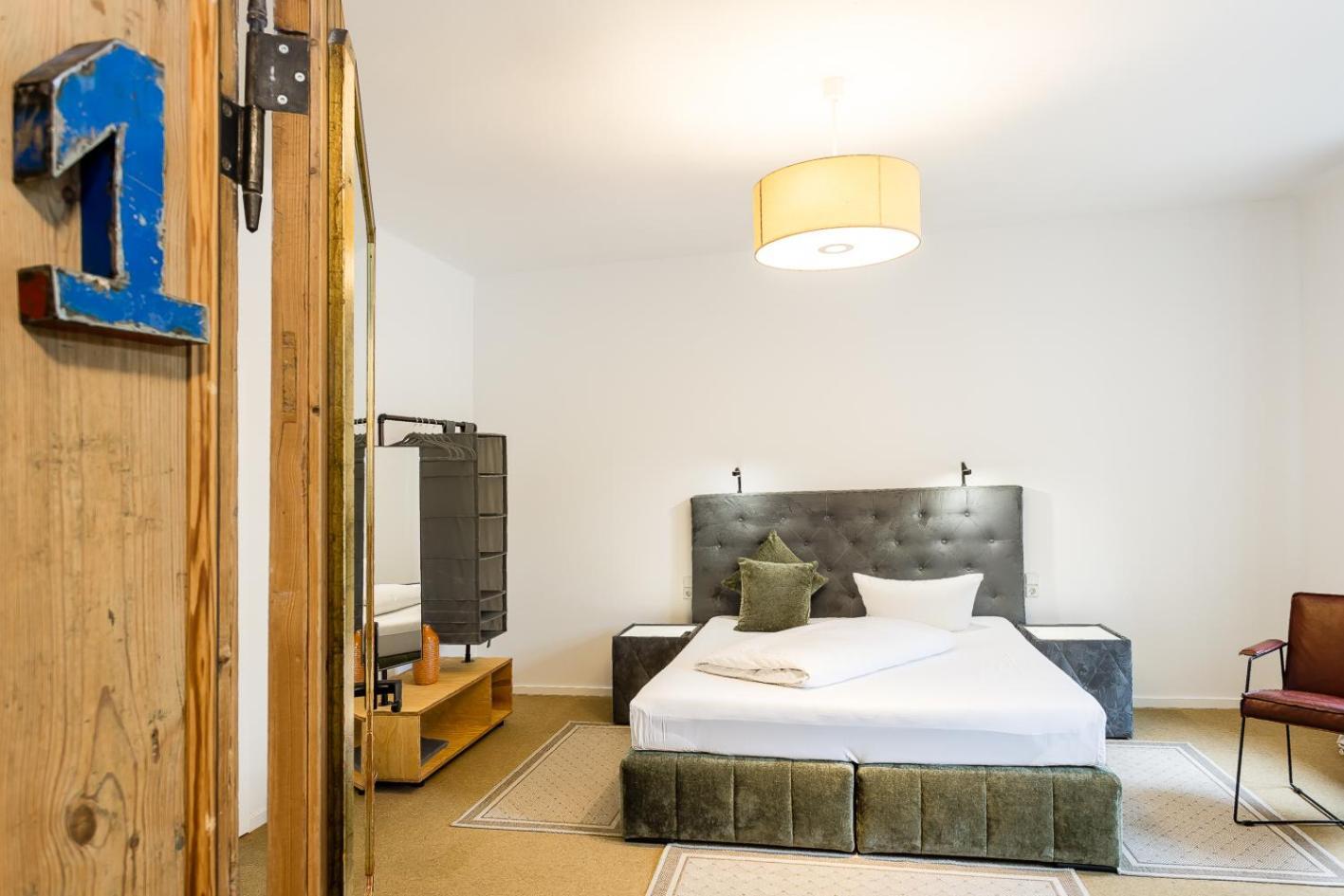 Hotel Zur Linde Dein Self Check In Michendorf Exteriör bild