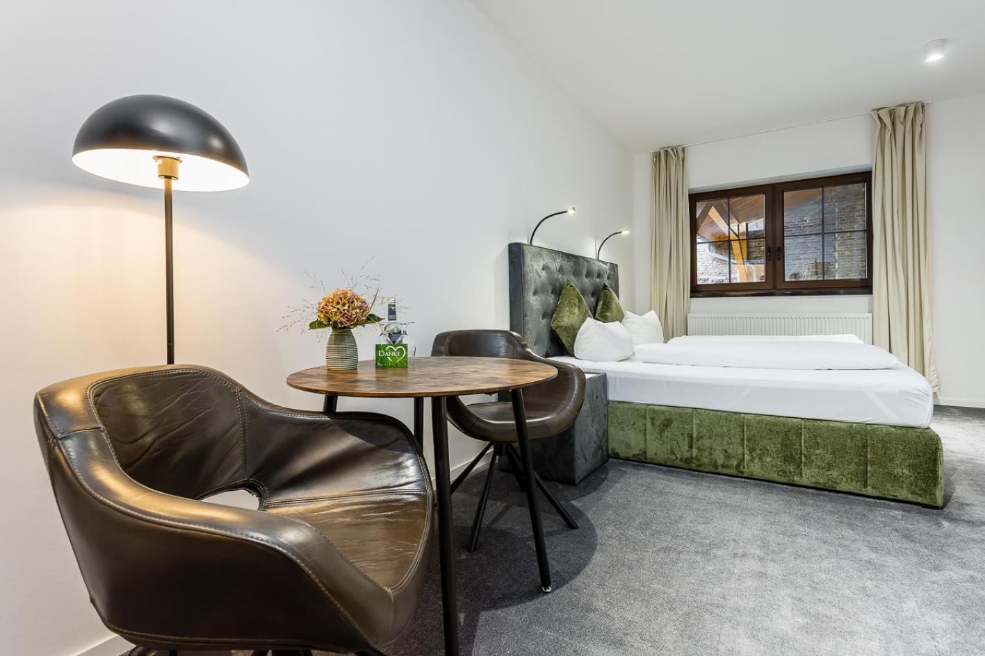 Hotel Zur Linde Dein Self Check In Michendorf Exteriör bild